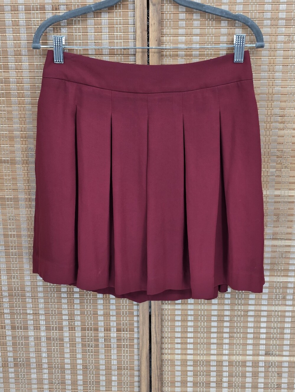 Banana Republic Classic Pleated Wine Red Skirt Size 4